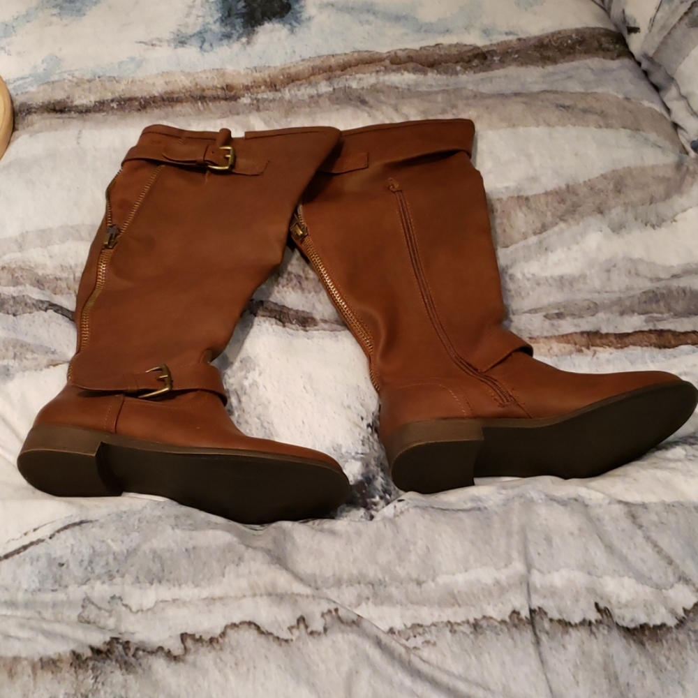 NWT wide calf boots